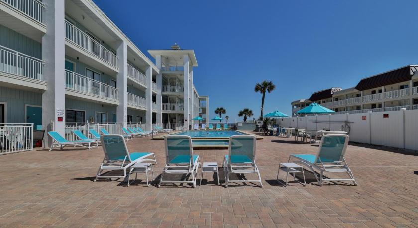 Coastal Waters 107 - A Studio Poolside Retreat