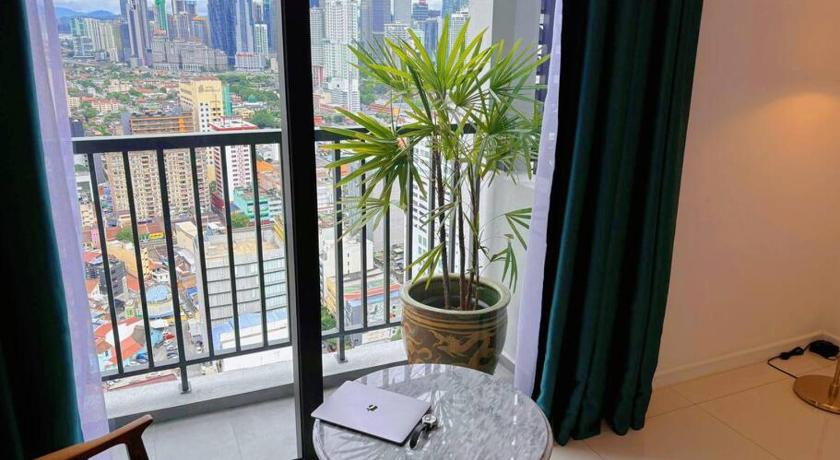 KLCC View  Chambers  2Min to Mall&LRT  Netflix - image 6