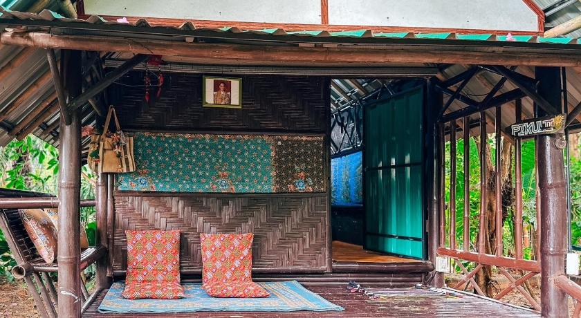 Image of Bungalow with Garden View 12