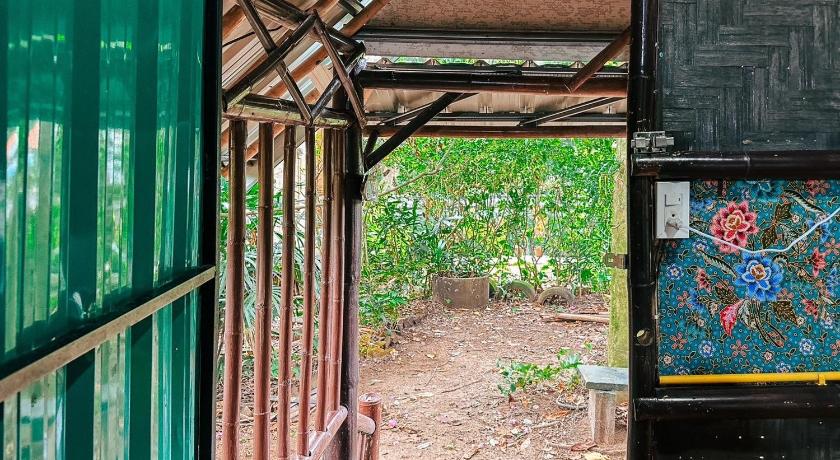 Image of Bungalow with Garden View 16