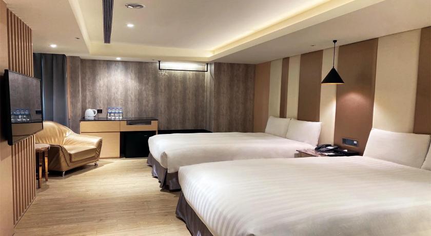 Image of Deluxe Family Room 10