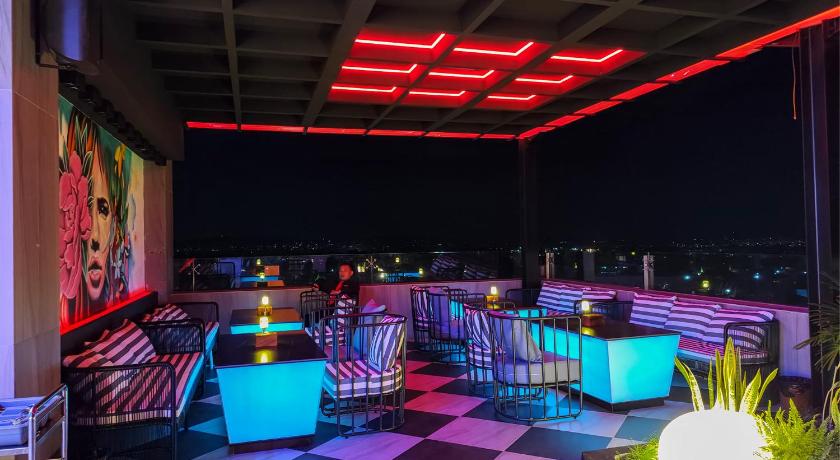 Holiday Pier Hotel - image 12