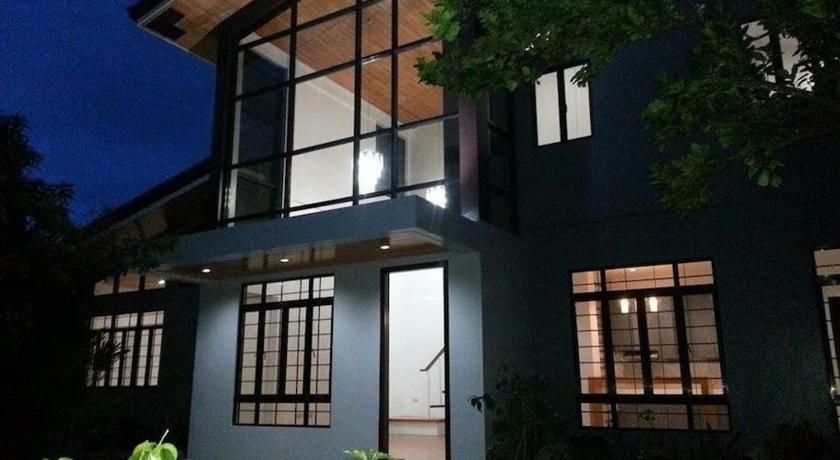 티가온 카롤리나의 프라이빗 하우스 (118m², 침실 3개, 프라이빗 욕실 2개) (Casa Erlinda Tigaon, 3BR house for 8!) 4성급 게스트하우스 로비