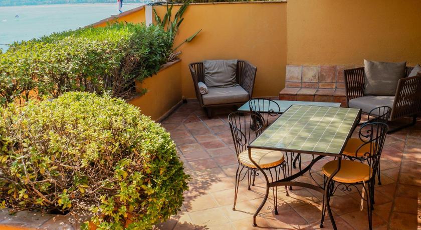 Immagine di Junior Suite con Balcone e Vista Mare Completa (Junior Suite with Balcony and Full Sea View) 9