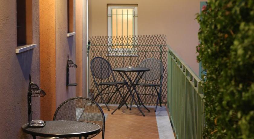 Image of Standard Double or Twin Room - Garden Side 14