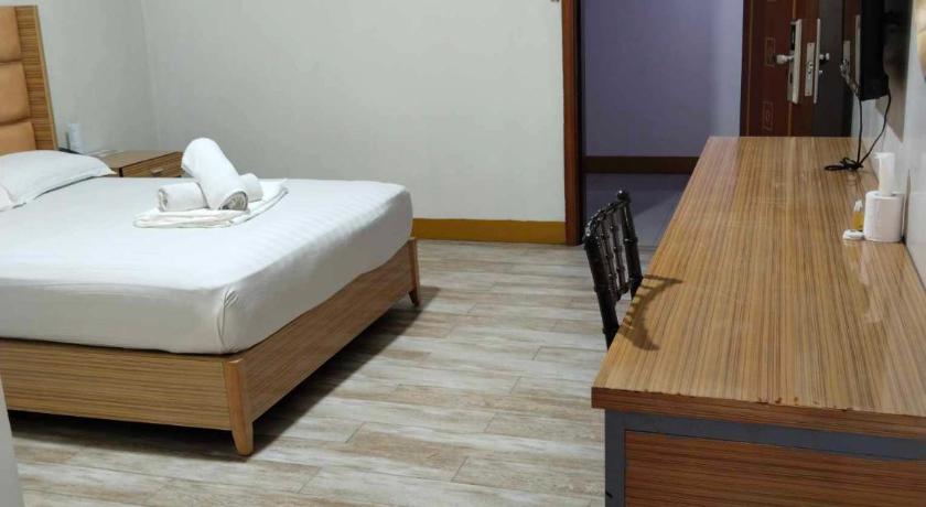 Image of Deluxe Room Queen 7