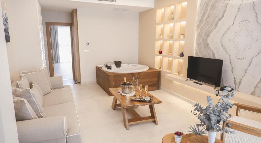 Image of Deluxe Suite with Spa Bath 0