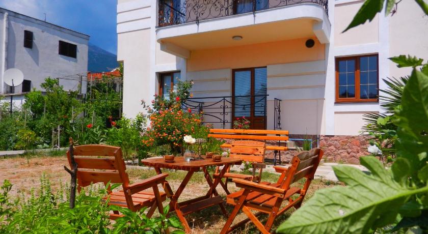 Guest house Villa Leonardo — Hotel in Herceg Novi