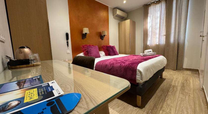 Image of Superior Double Room with Terrace and Sea view 8