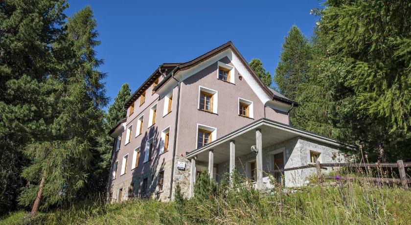 Hostel by Randolins — Hotel in Saint Moritz