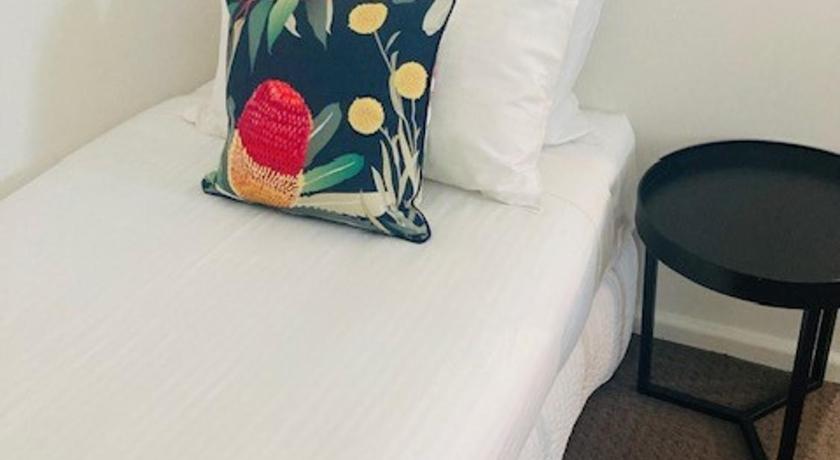 库达尔 The Platypus Accommodation & Cafe 酒店 泳池