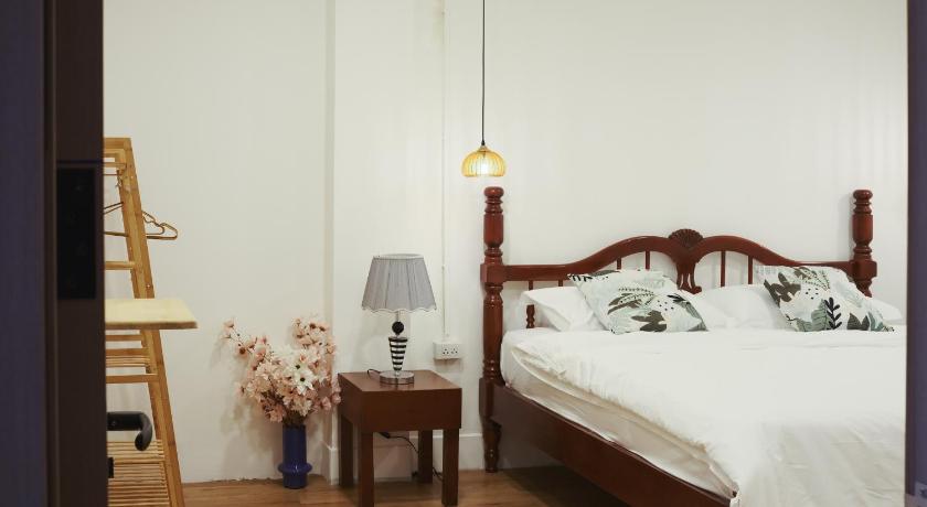 Rare to find 3 BR China Town 2 mins from MRTrain - image 13