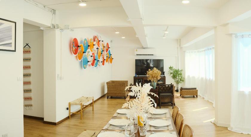 Rare to find 3 BR China Town 2 mins from MRTrain - image 3