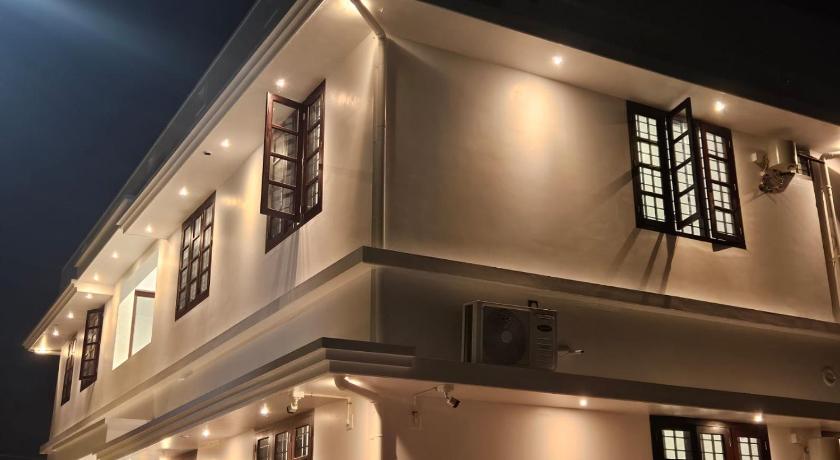 MATHER RAJAGIRI FURNISHED APARTMENTS - image 4
