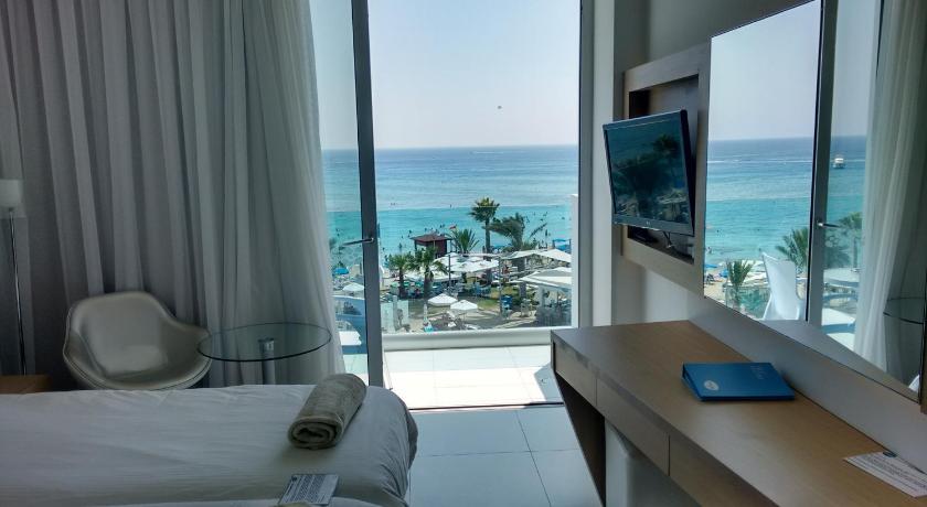 Εικόνα για Δίκλινο Δωμάτιο με 1 Διπλό ή 2 Μονά Κρεβάτια και θέα στη Θάλασσα (Sea View Double or Twin Room) 6