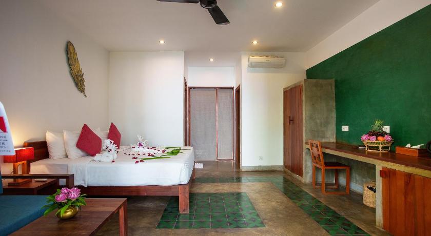 Image of Superior Double Pool View 9