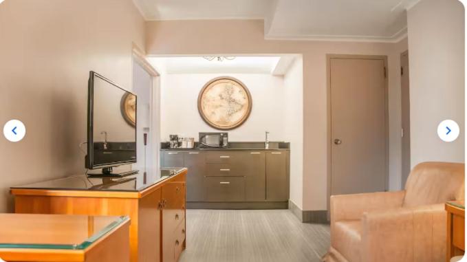 Image of Queen Suite 8