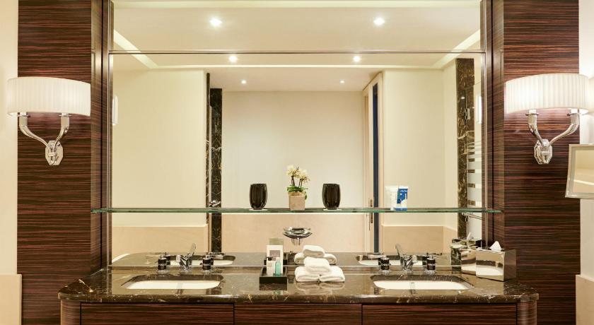 Image of Macassar with View, 1 Bedroom Suite, City view 9