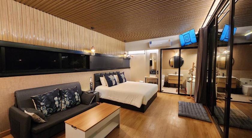 Image of Cottage with Jacuzzi 5
