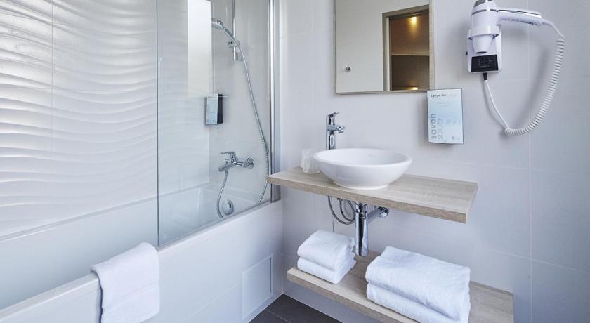 Image of 2 Single Beds 2