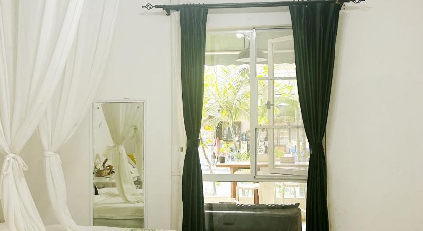 Image of Queen Room with Two Queen Beds 2