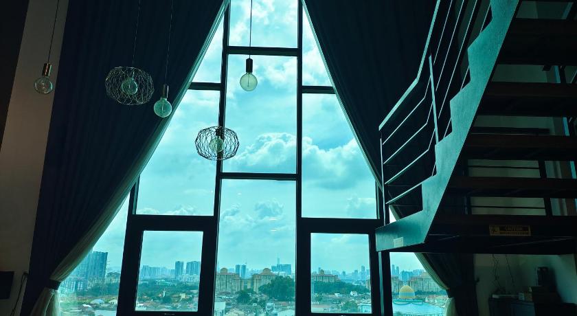 Lux Duplex Suite 4pax/Netflix/Wifi Selayang KL - image 7