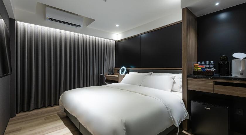 Image of Small double 3