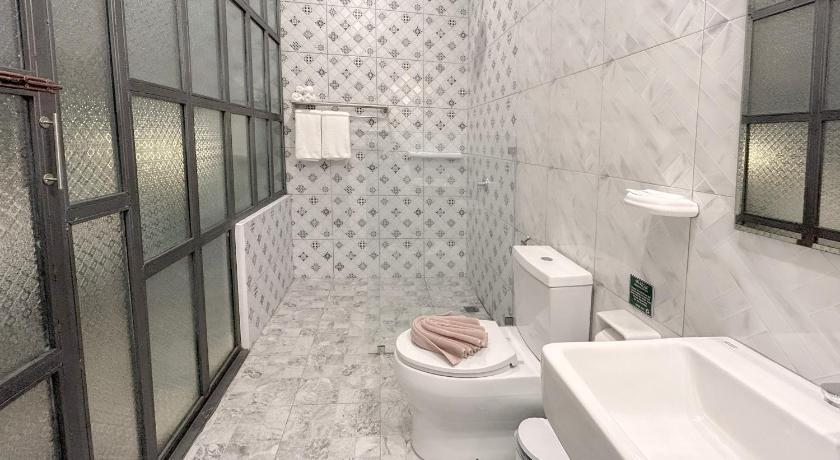 Image of Urban Deluxe 17
