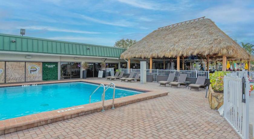 サラソタ Heated Pool, Strong WI-FI, TV, Tiki Bar & Grill! 3つ星 宿泊施設 レストラン