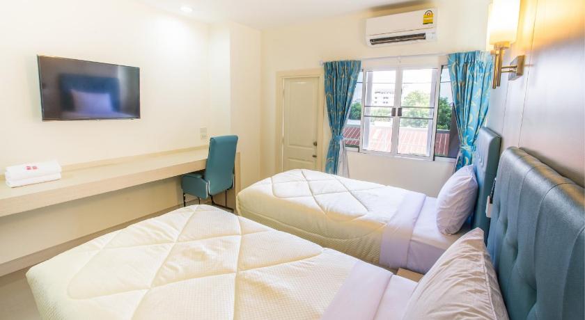 Image of Superior Twin bed 1