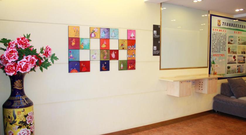 7 Days Inn Wuhan Huquan Street Yangjiawan Metro Station photo