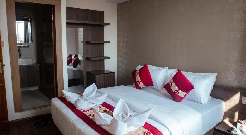 Kusum Airport Hotel - image 2
