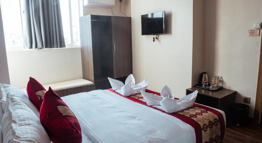 Kusum Airport Hotel - image 12