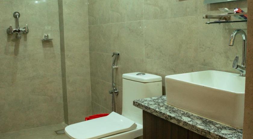 Kusum Airport Hotel - image 13