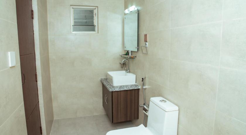 Kusum Airport Hotel - image 14