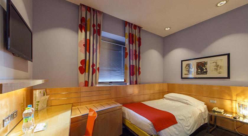 Image of Single Room with Carpet or Tile Floor 0