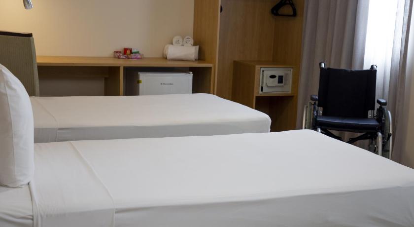 Image of Adapted Standard Twin room 8