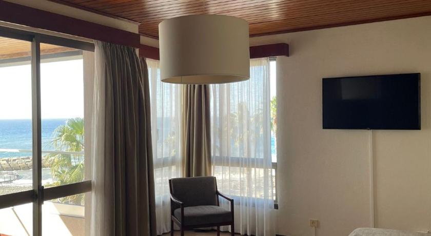 マデイラ島 Cheerfulway Bravamar Hotel 3つ星 ホテル プール