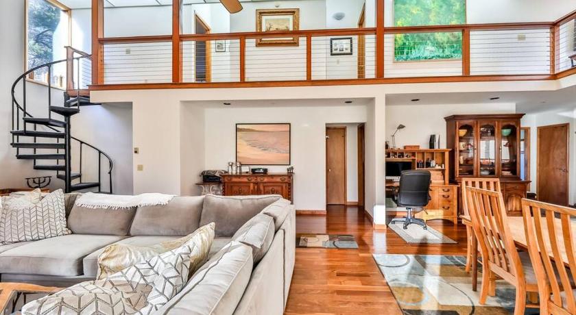 헨슨빌 (NY) Mountain house w/ stunning views & gourmet kitchen 2성급 숙소 로비