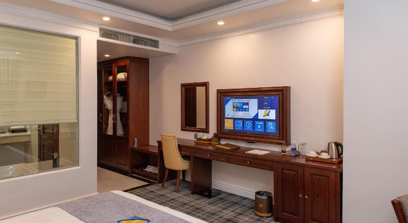 Image of Superior 1 King Bed Room 11