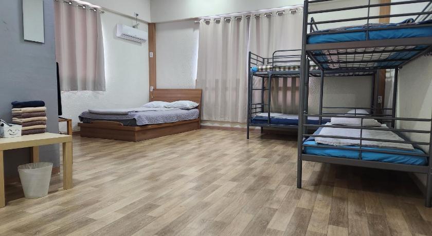 Image of Family  Room 2