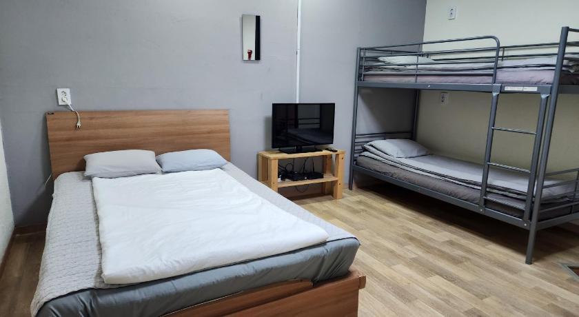 Image of Family Standard Room 11