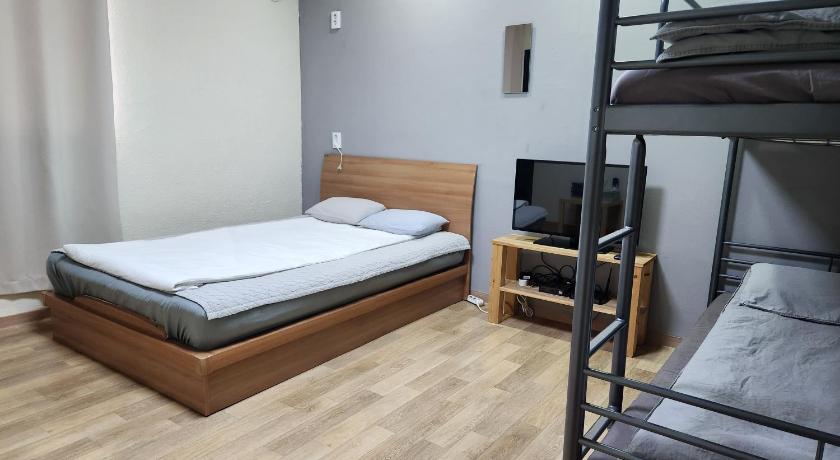 Image of Family Standard Room 8
