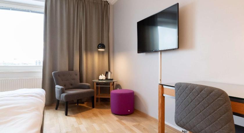 Image of Superior - 1 Queen Bed, Non Smoking,Full Breakfast 1