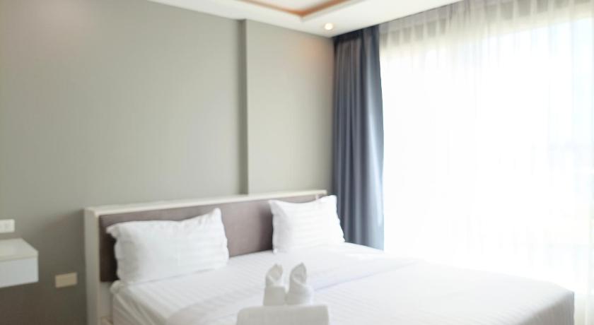 Image of Suite Pool View 3
