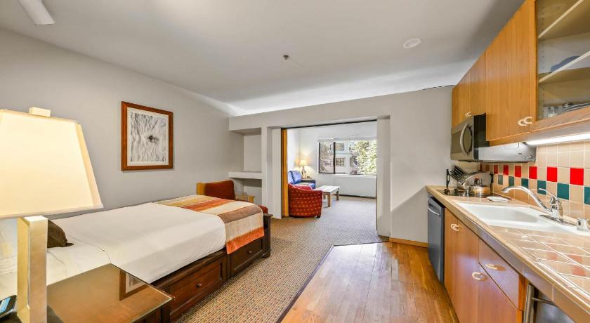 Palisades Tahoe Lodge Rentals Studio #246