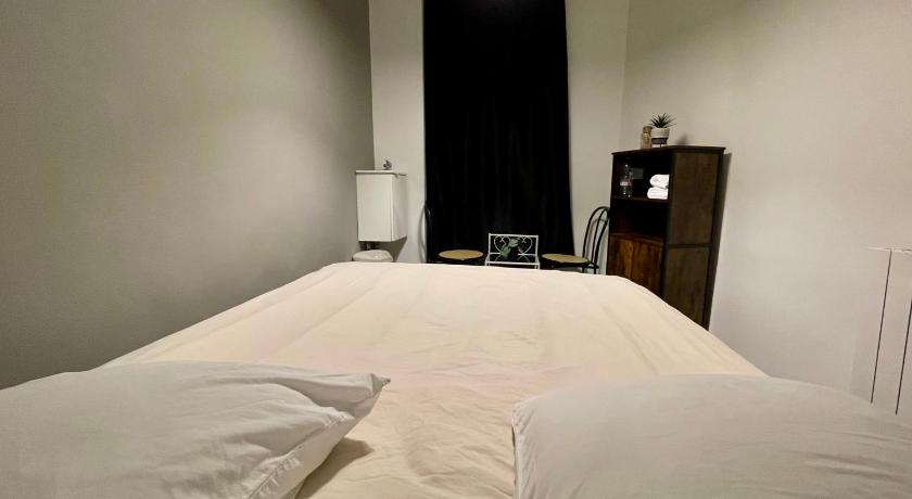 Image of Double with Shared Bathroom 7
