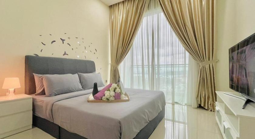 Image of Three-Bedroom Apartment 0