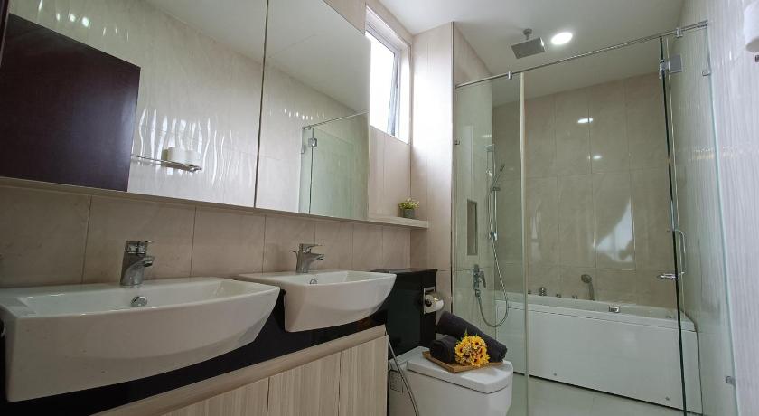Image of Three-Bedroom Apartment 11