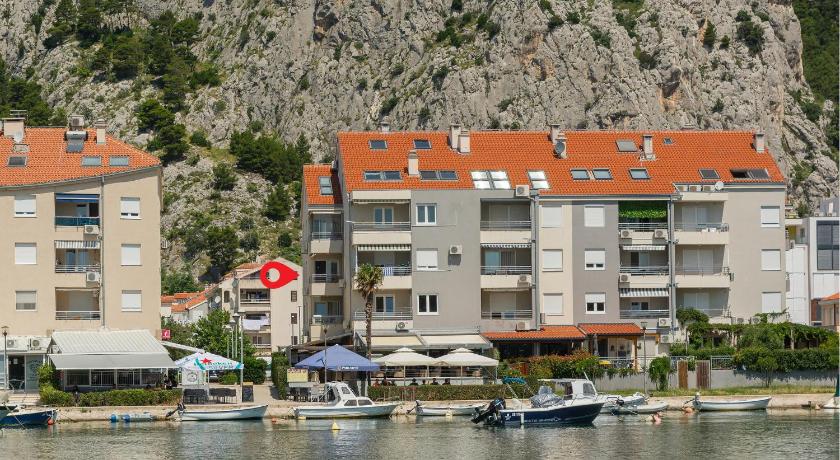 3 Bedroom Lovely Apartment In Omis